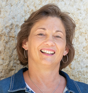 Leona Fluri – Gastgeberin des Podcasts